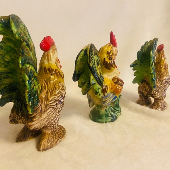 Vintage Salt and Pepper Shakers of Fighting Roosters and 2 Hens EUC
By Napco - Picture 3 of 8